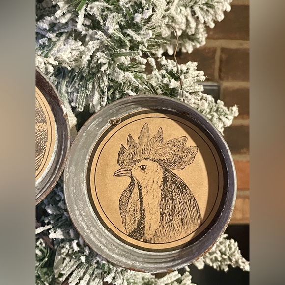 *Farm Faces Metal Jar Lid Rooster Ornament - Picture 2 of 10